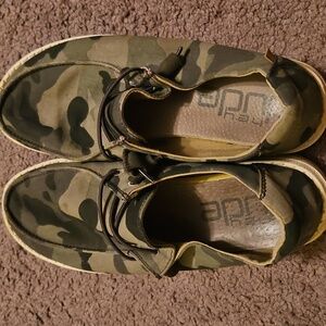 Camo, Hey Dudes